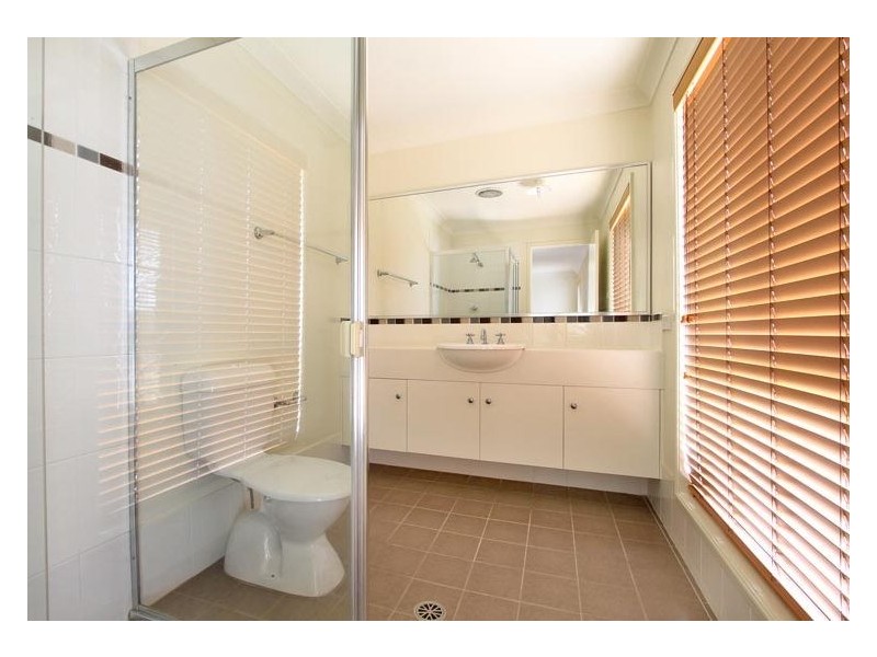 5 Waterview Ave, Haywards Bay NSW 2530