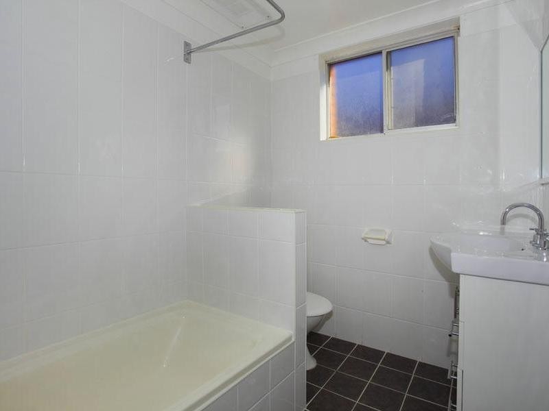5/8 Peterborough Avenue, Warilla NSW 2528