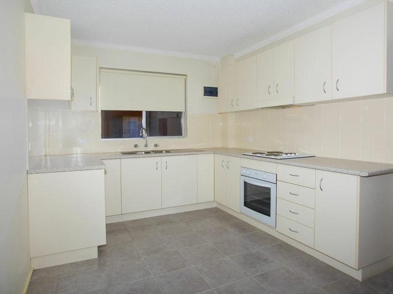 5/8 Peterborough Avenue, Warilla NSW 2528