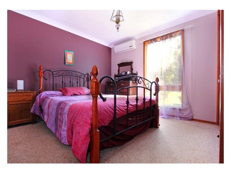 21 Loch view Ave, Farmborough Heights NSW 2526