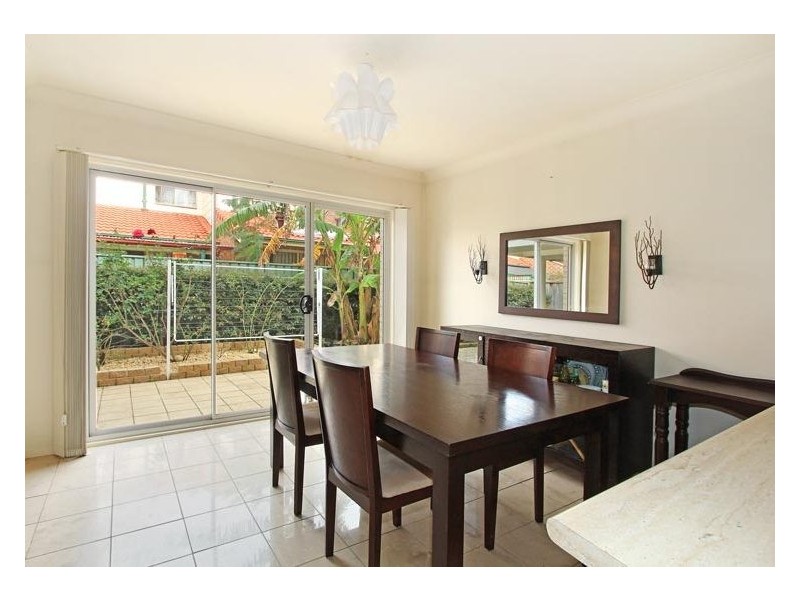 3/4a Tallegalla Street, Unanderra NSW 2526