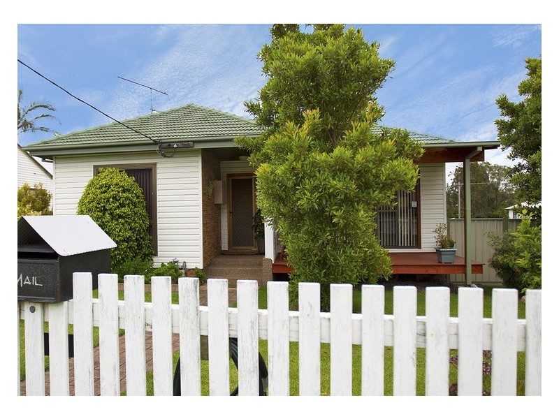 7 Mountbatten Ave, Corrimal NSW 2518
