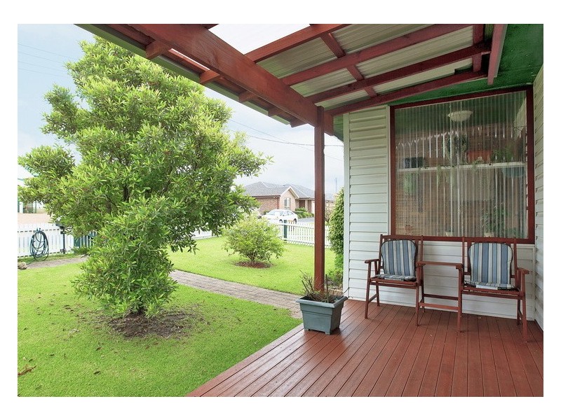 7 Mountbatten Ave, Corrimal NSW 2518