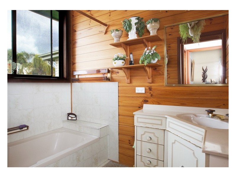 7 Mountbatten Ave, Corrimal NSW 2518
