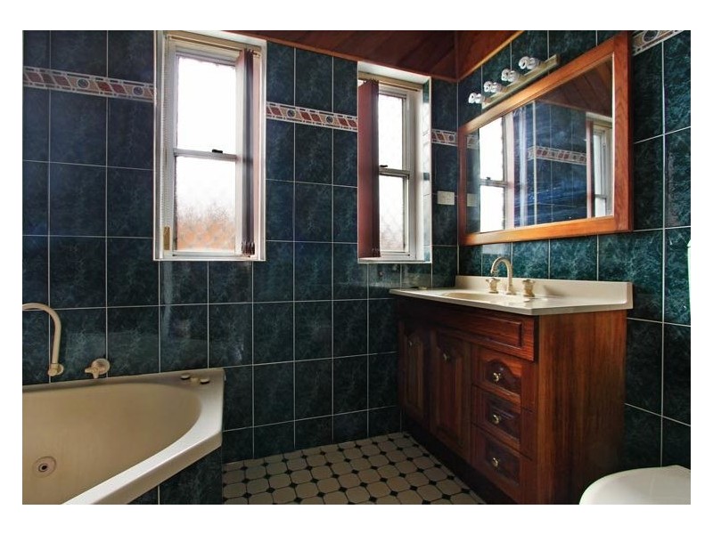 176 Northcliffe Drive, Warrawong NSW 2502