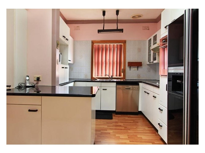 176 Northcliffe Drive, Warrawong NSW 2502