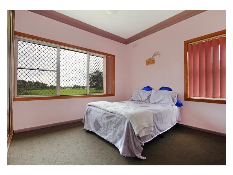 176 Northcliffe Drive, Warrawong NSW 2502