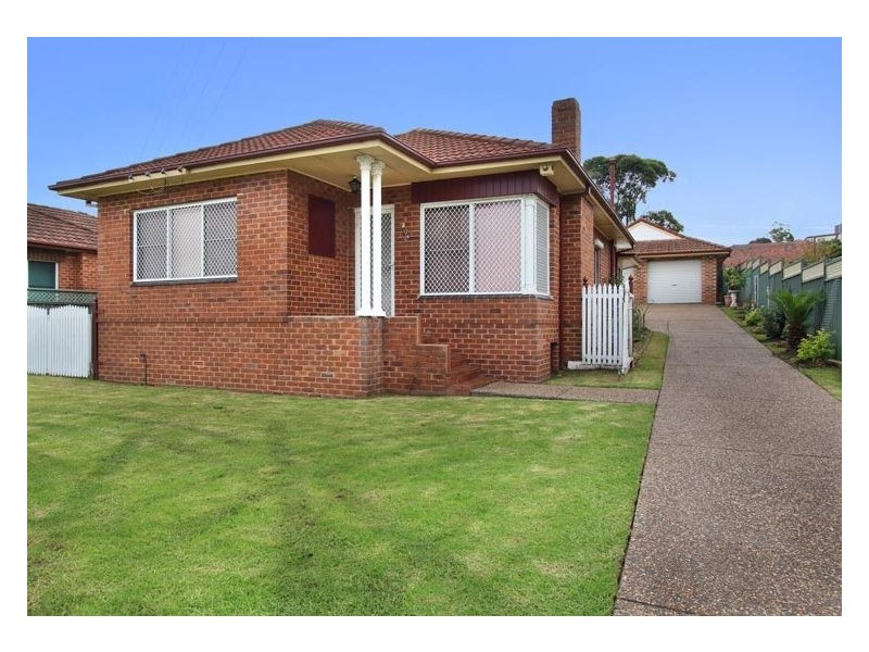 176 Northcliffe Drive, Warrawong NSW 2502