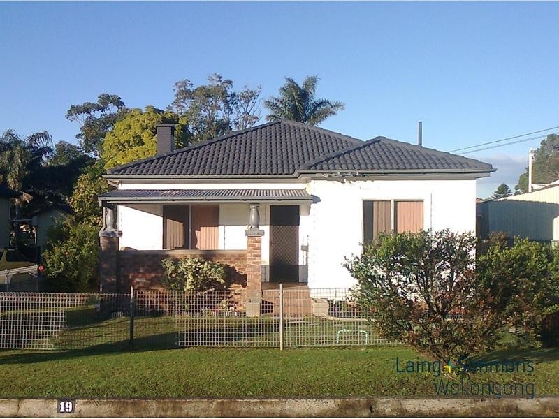 19 Station Street, Corrimal East NSW 2518