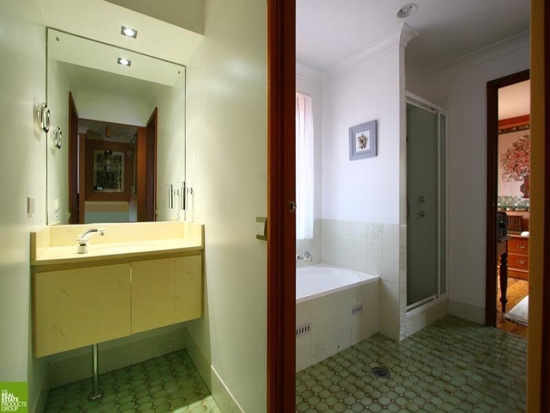 25 Kooranga Crescent, Cordeaux Heights NSW 2526