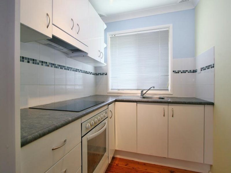 2/18 Lendine Street, Barrack Heights NSW 2528