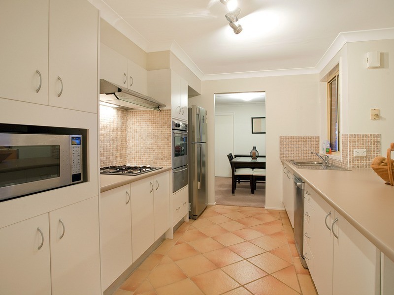 18 Olwen Place, Quakers Hill NSW 2763