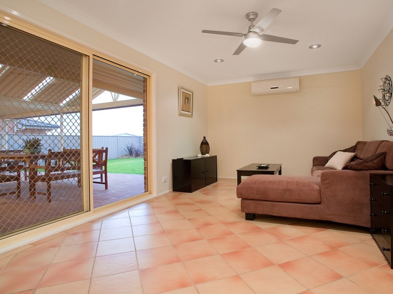 18 Olwen Place, Quakers Hill NSW 2763