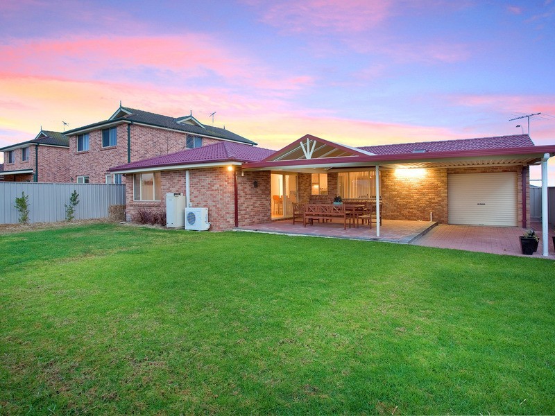 18 Olwen Place, Quakers Hill NSW 2763