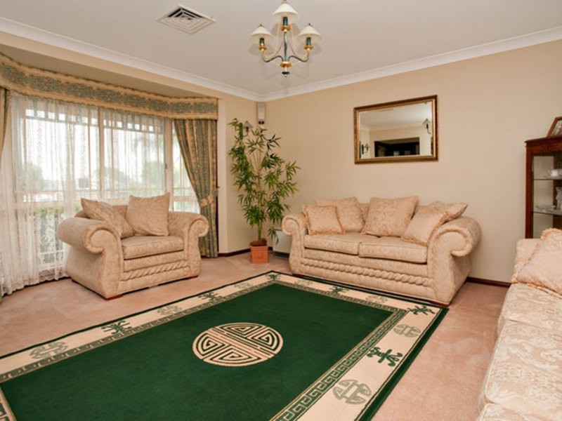 10 Seldon Street, Quakers Hill NSW 2763