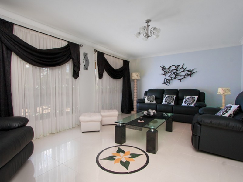 6 Cubitt Cres, Quakers Hill NSW 2763