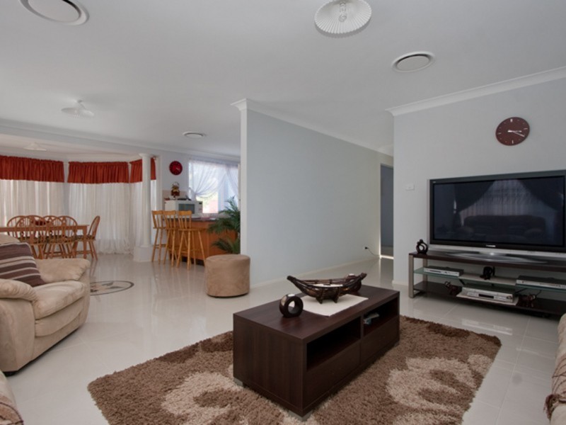 6 Cubitt Crescent, Quakers Hill NSW 2763