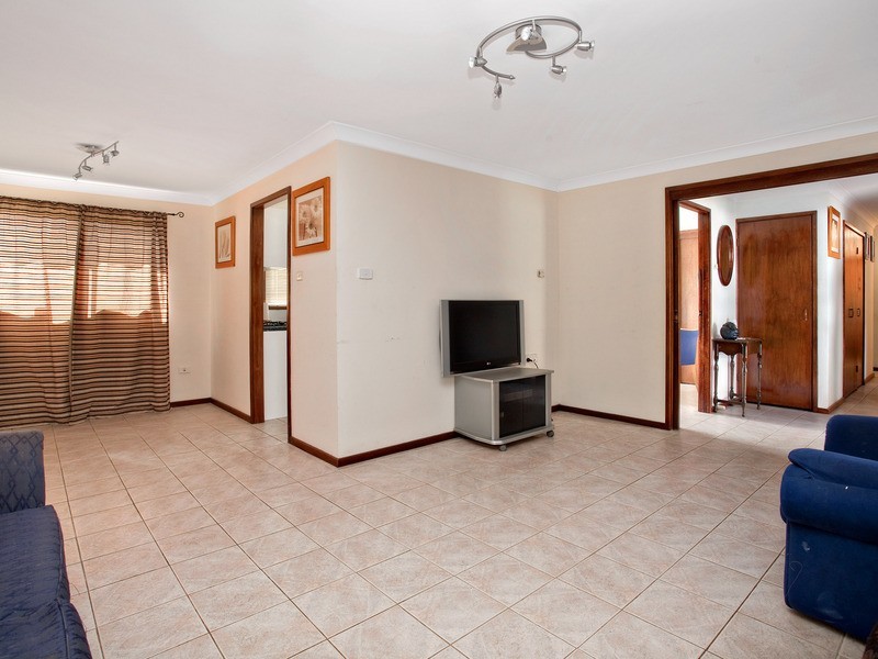 4 Summerfield Avenue, Quakers Hill NSW 2763