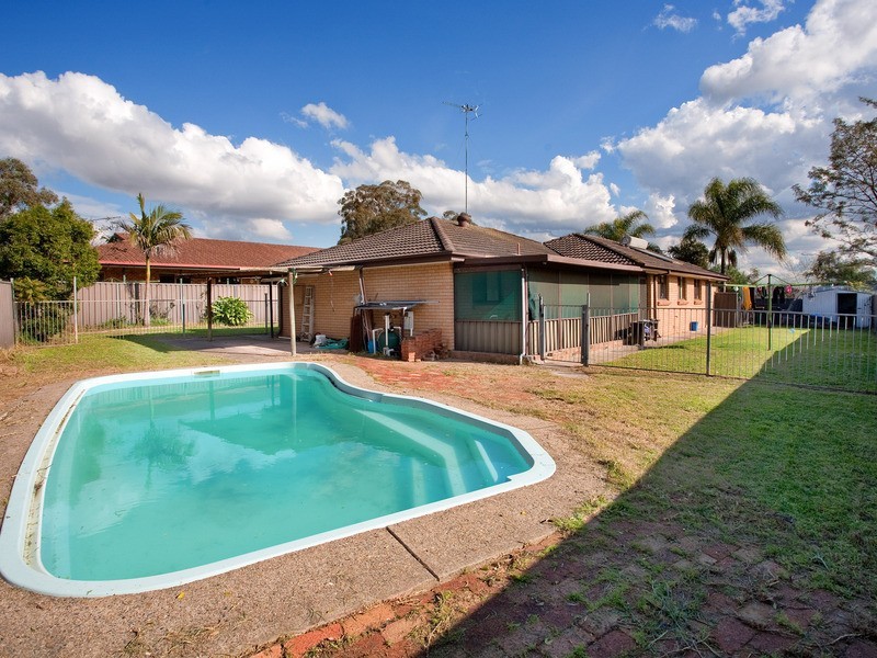 4 Summerfield Avenue, Quakers Hill NSW 2763