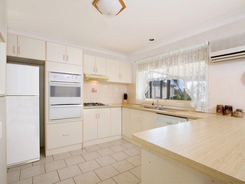 7 Glover Avenue, Quakers Hill NSW 2763