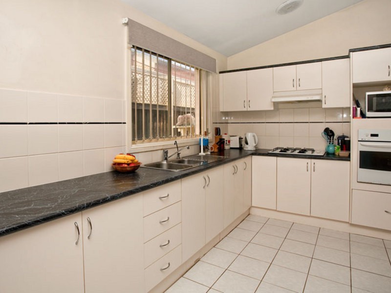 16 Lyndel Close, Quakers Hill NSW 2763