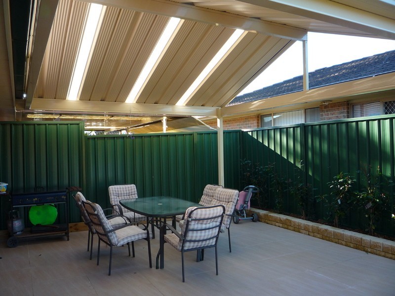 2/34  Manorhouse Blvd, Quakers Hill NSW 2763