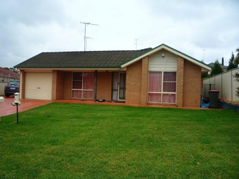 16 Loring  Place, Quakers Hill NSW 2763