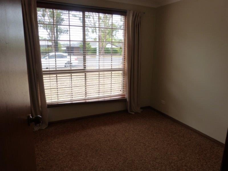 71 Warrimoo Drive, Quakers Hill NSW 2763