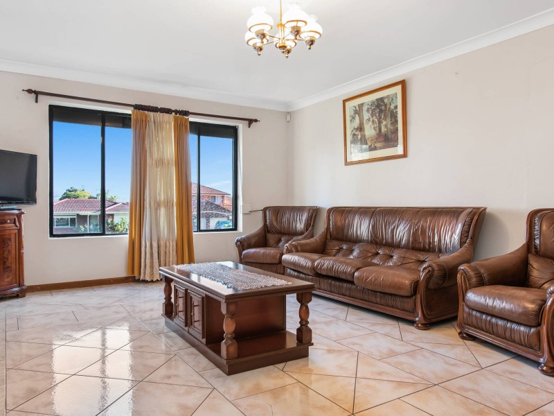 52 Warrimoo Drive, Quakers Hill NSW 2763