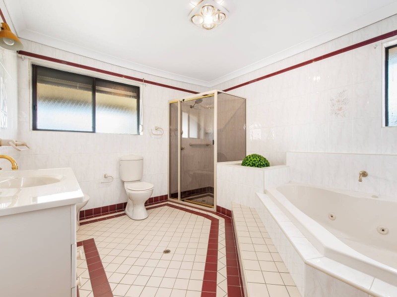 52 Warrimoo Drive, Quakers Hill NSW 2763