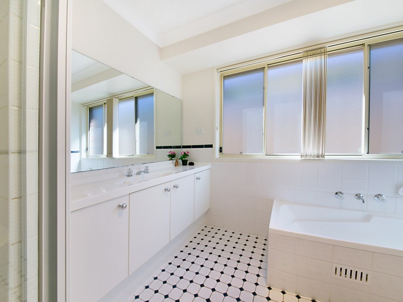 34 Pagoda Cres, Quakers Hill NSW 2763