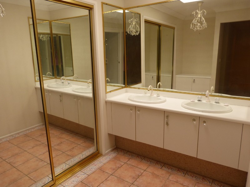 102 Wilson Road, Quakers Hill NSW 2763