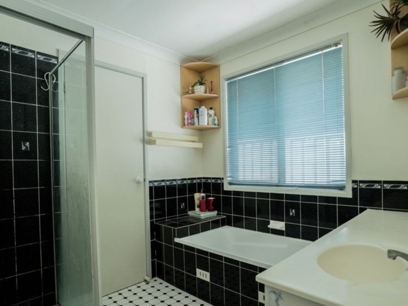 11 Toomey Crescent, Quakers Hill NSW 2763