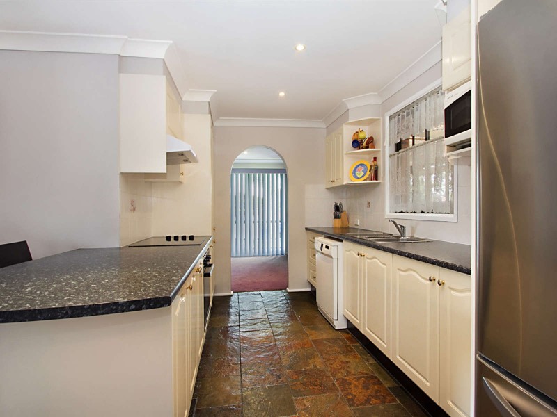 27 Lobelia Crescent, Quakers Hill NSW 2763