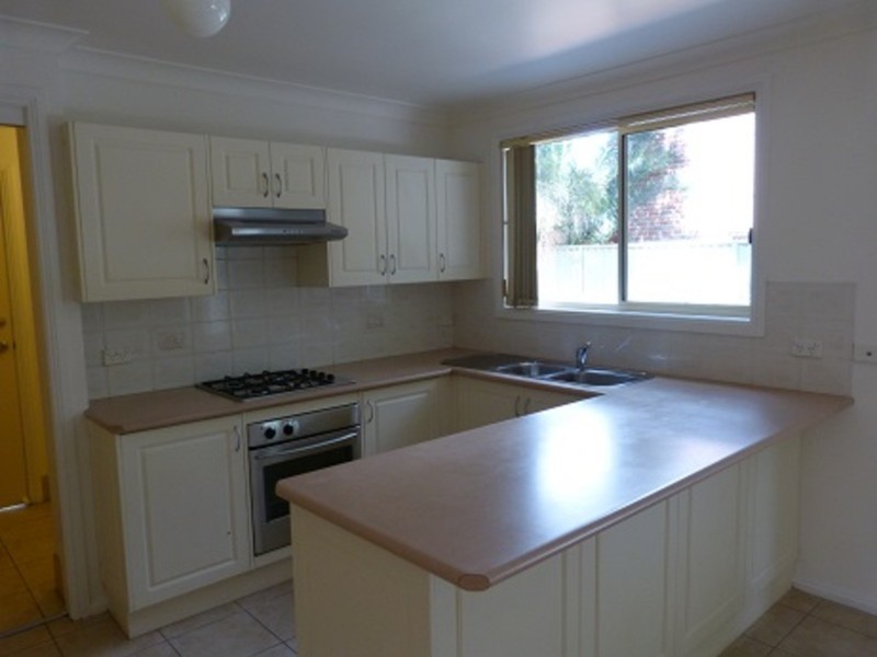 12 Hillcrest Road, Quakers Hill NSW 2763