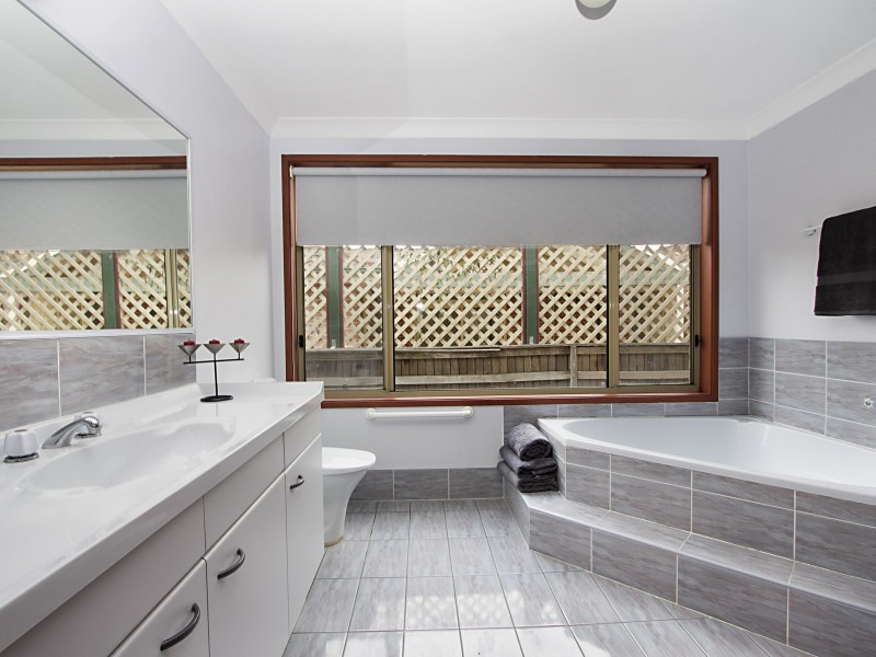 37  Gracelands Drive, Quakers Hill NSW 2763