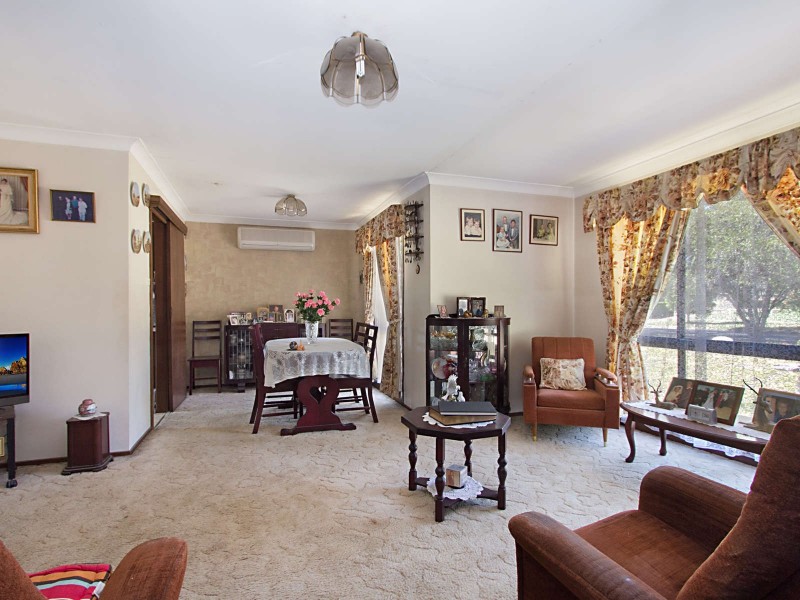 73 Narcissus Ave, Quakers Hill NSW 2763