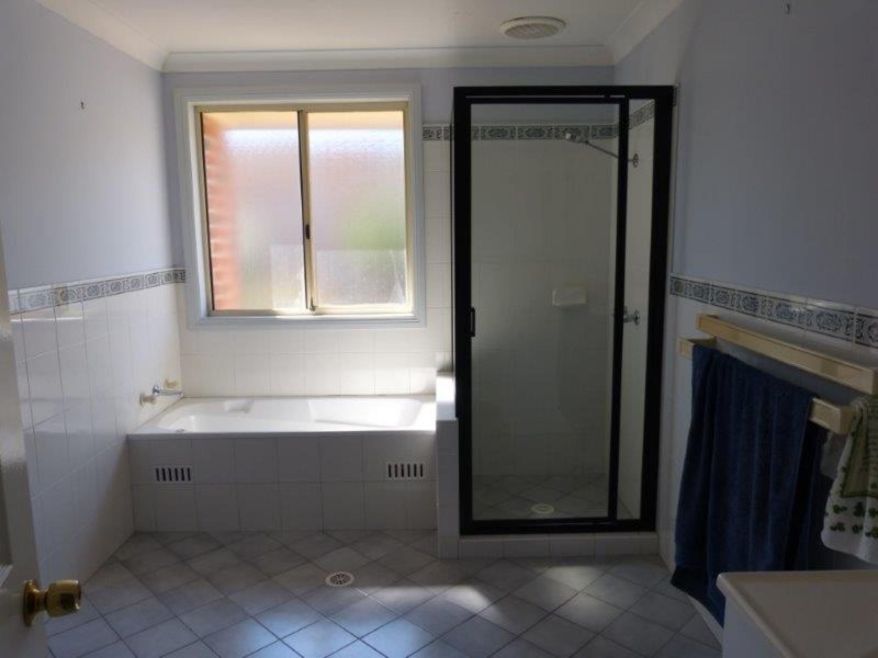 2/34 Olwen Place, Quakers Hill NSW 2763