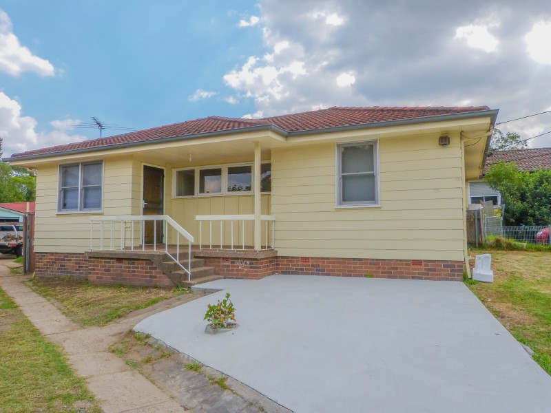 6 Lang Crescent, Blackett NSW 2770