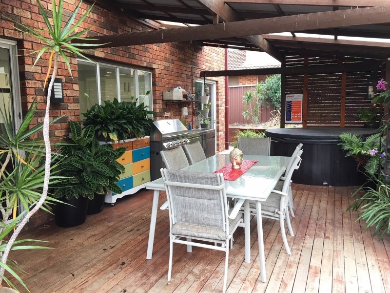 8 Pendley Crescent, Quakers Hill NSW 2763