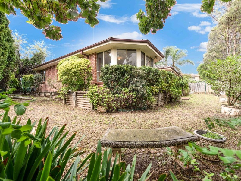 25 Peppertree Grove, Quakers Hill NSW 2763