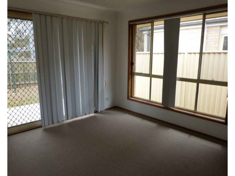 77 Manorhouse Blvd, Quakers Hill NSW 2763