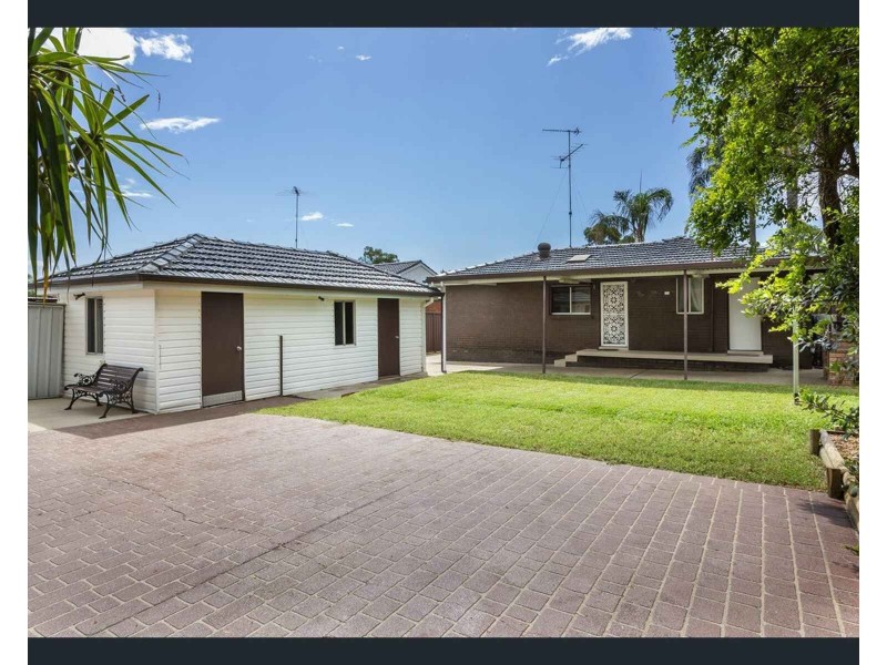 11 Elwood Crescent, Quakers Hill NSW 2763