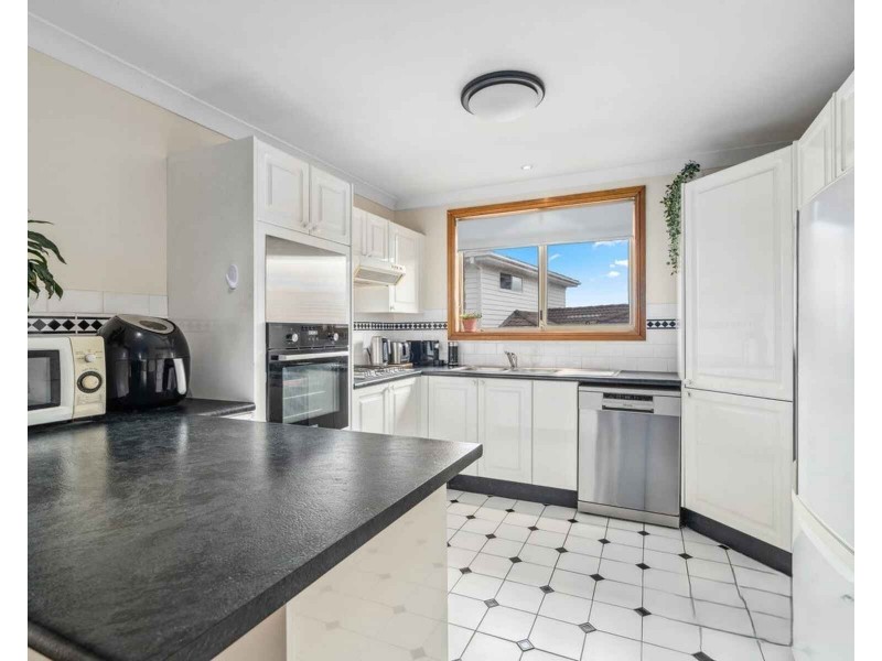 4b Rutledge Crescent, Quakers Hill NSW 2763