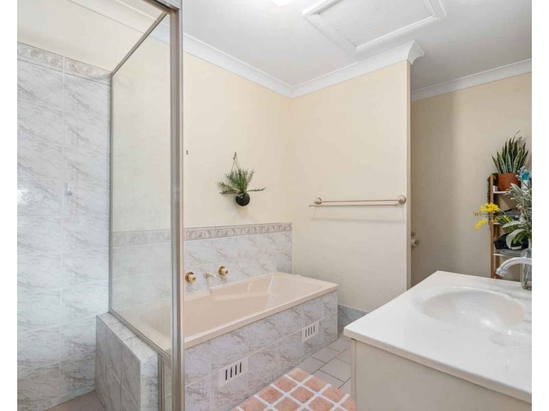 4b Rutledge Crescent, Quakers Hill NSW 2763