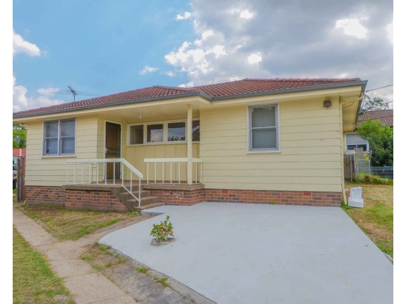 6 Lang Crescent, Blackett NSW 2770