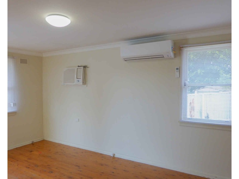 6 Lang Crescent, Blackett NSW 2770