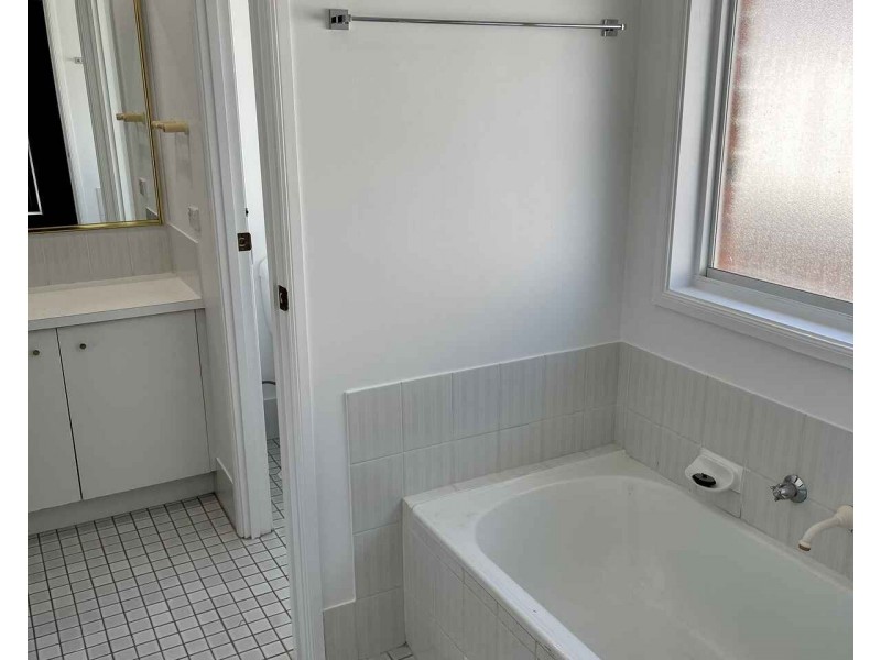 4 Goddard Crescent, Quakers Hill NSW 2763