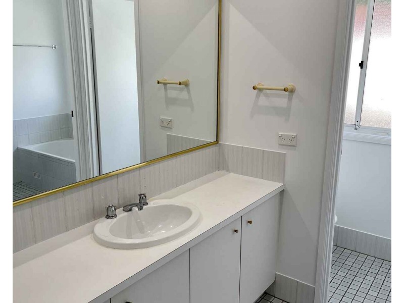 4 Goddard Crescent, Quakers Hill NSW 2763