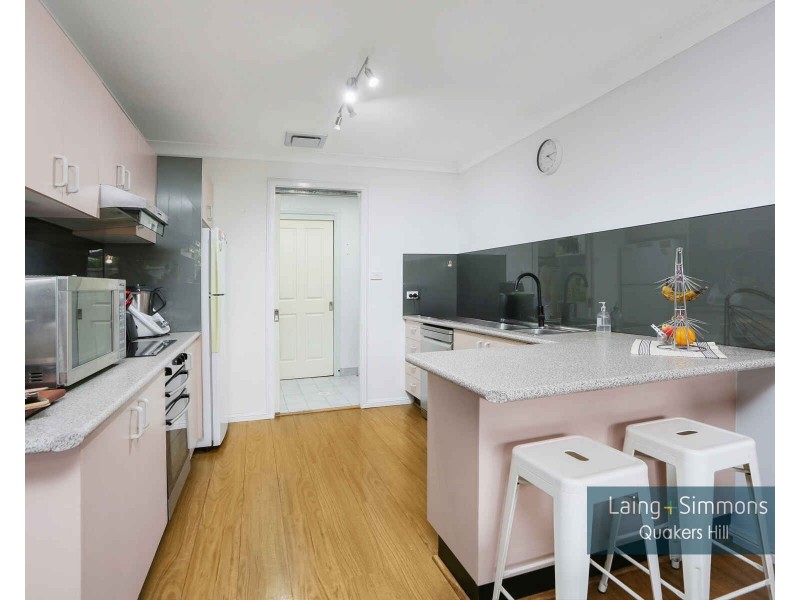 2/34 Olwen Place, Quakers Hill NSW 2763